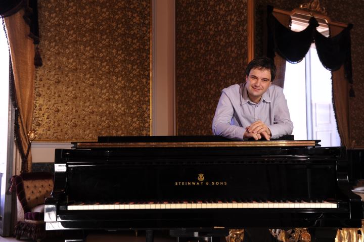 Eventi. Il celebre pianista catanese Gianfranco Pappalardo Fiumara ospite a UnoMattina, Rai Uno